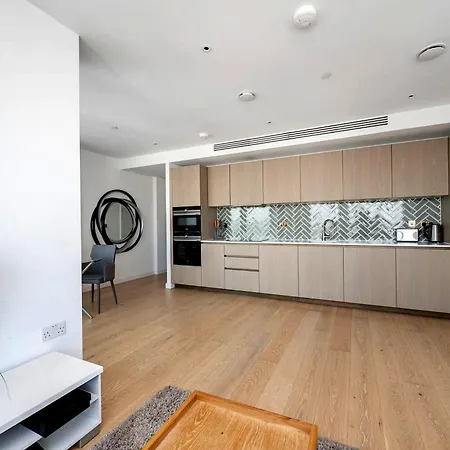 Uitstekende Locatie Te Huur In * Amsterdam