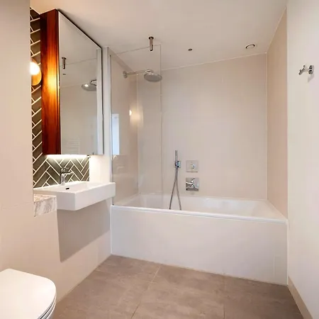 Uitstekende Locatie Te Huur In Appartamento *